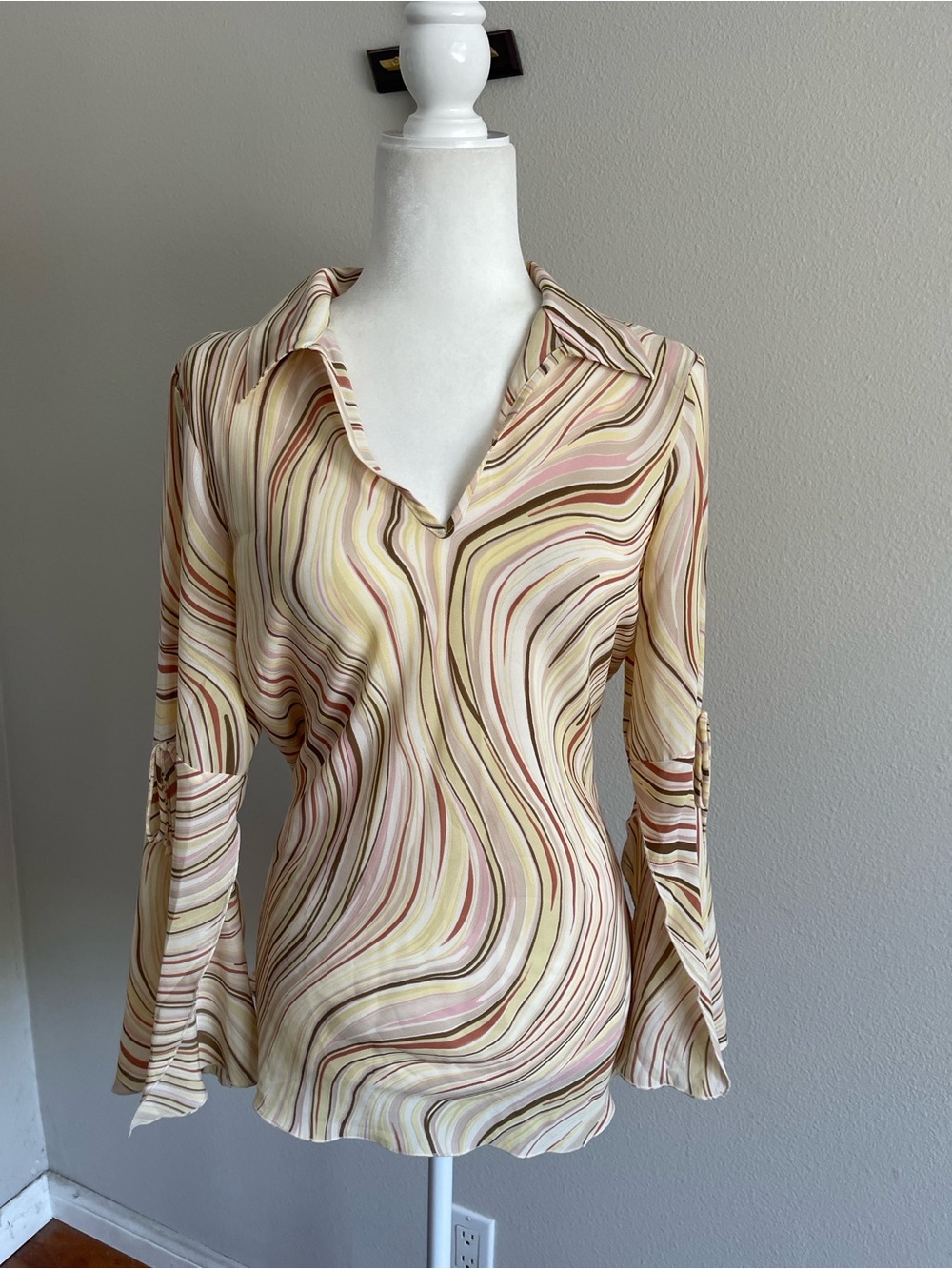 Flowing Swirl Print V-Neck Blouse in Cream and Pink